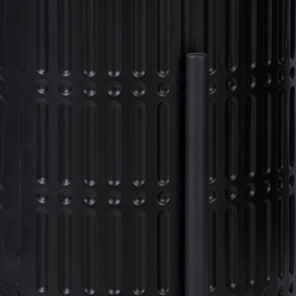 S/2 RIDGED PLANTERS IN METAL STAND, BLACK