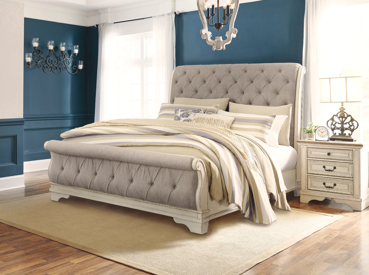 Realyn Bedroom Set