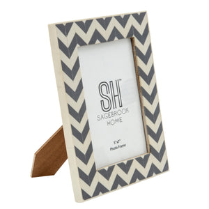 5X7 RESIN CHEVRON PHOTO FRAME, WHITE