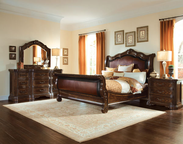 Valencia Queen Upholstered Sleigh Bed