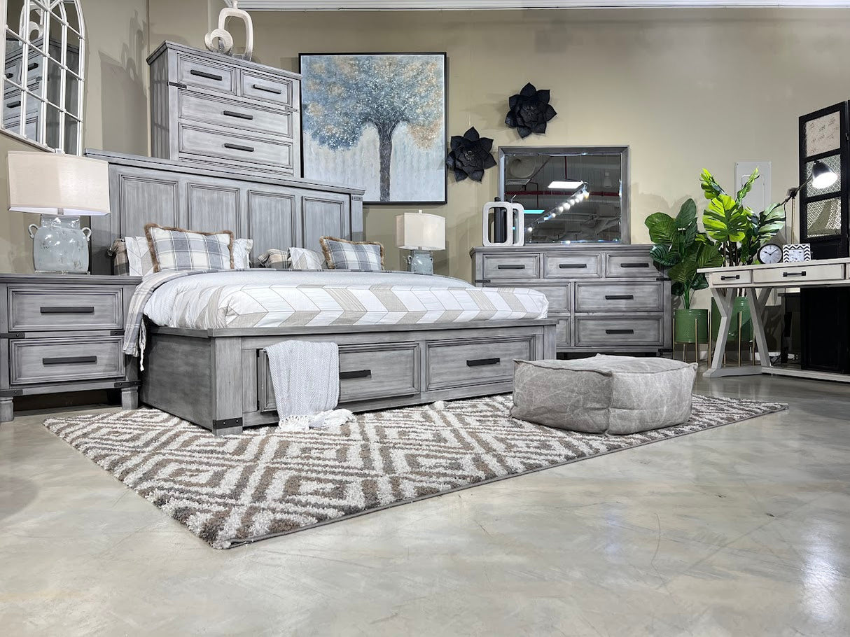 Russelyn King Bedroom Set No Chest