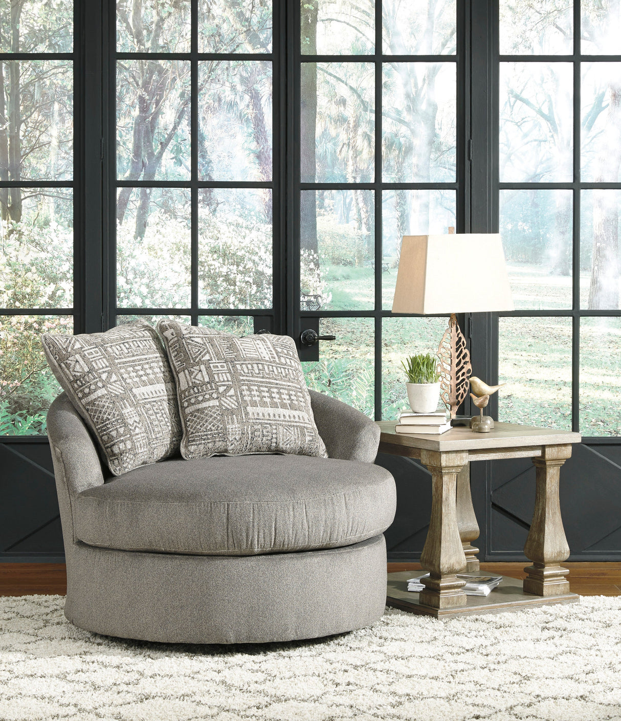 SWIVEL ACCENT CHAIR