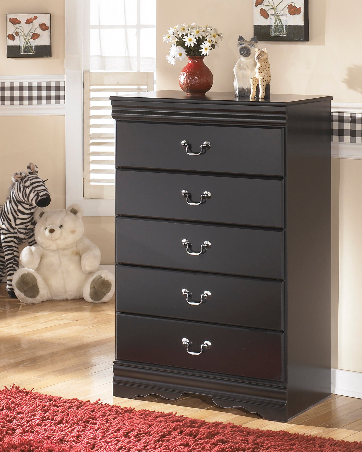 Huey Vineyard Chest of Drawers