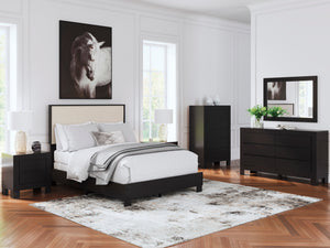 Kasteiner Full Upholstered Bedroom