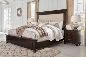 Brynhurst King Upholstered Bed with Storage Bench