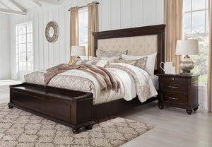 Brynhurst King Upholstered Bed with Storage Bench