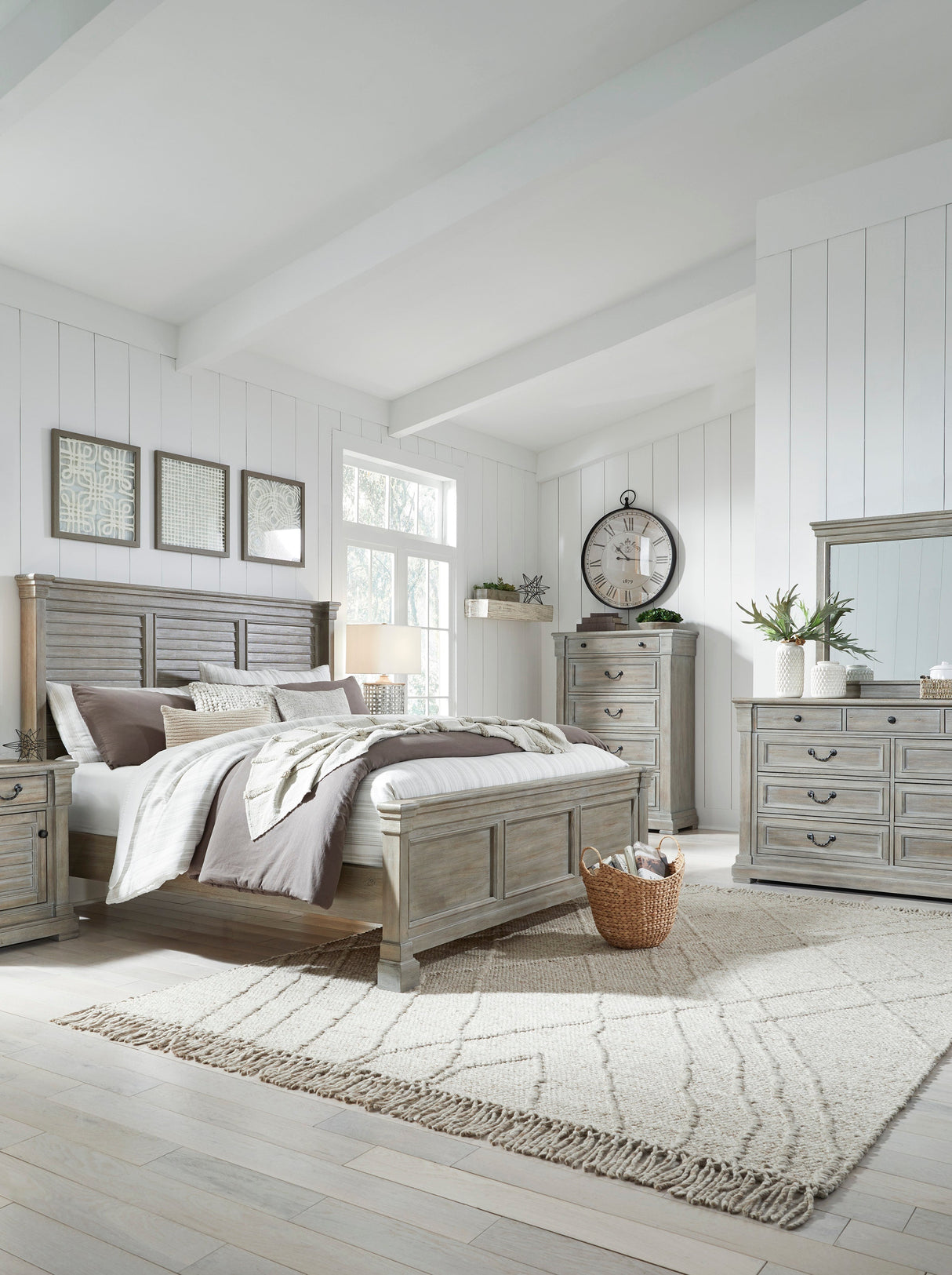 Moreshire Queen bed