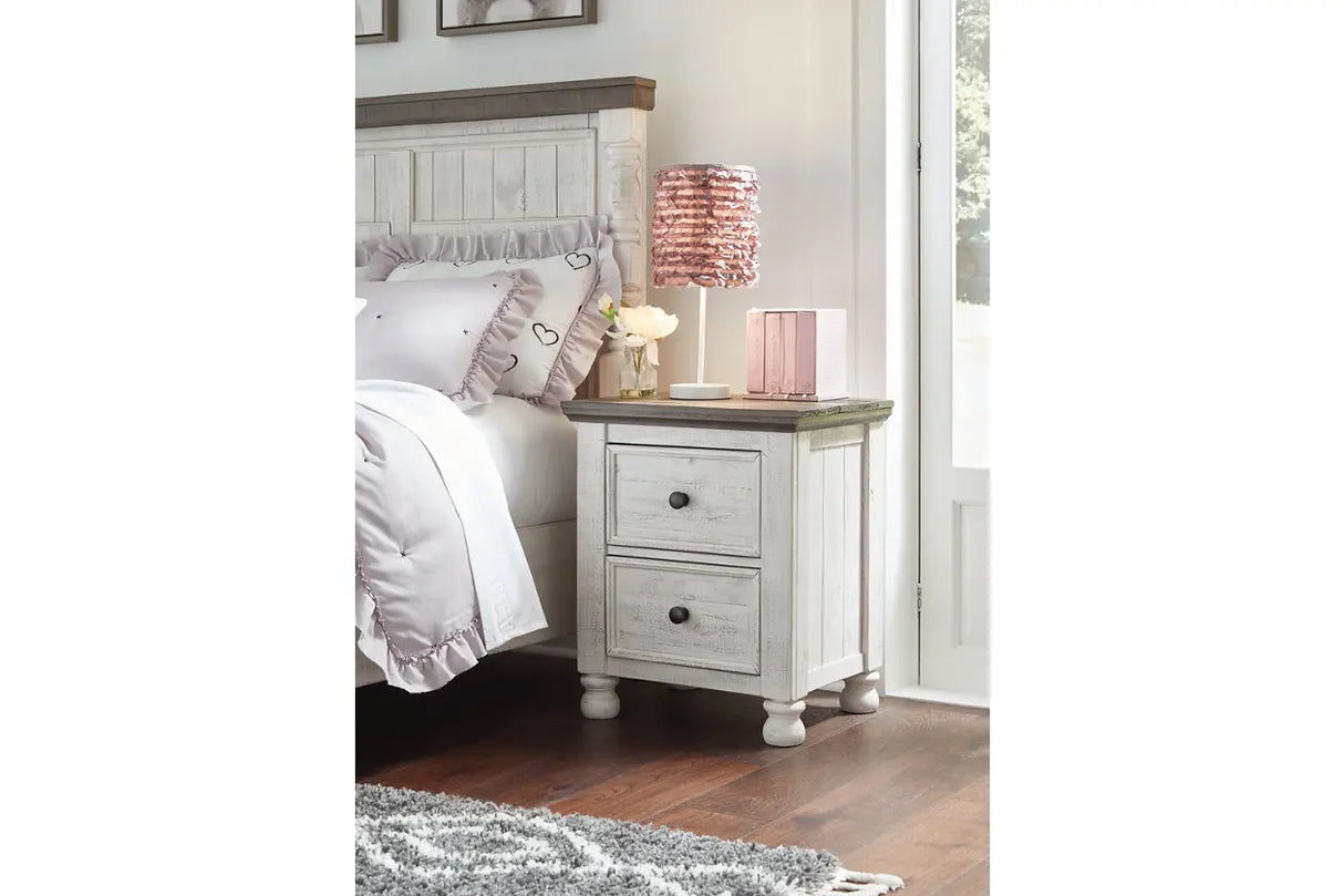 Havalance Nightstand