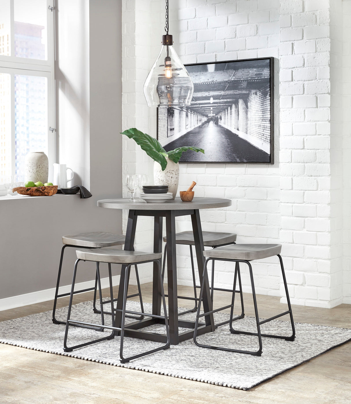 Showdell Dining Table Set