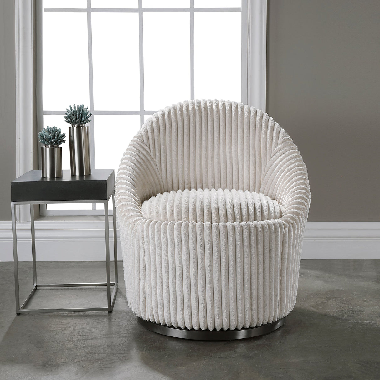 CRUE SWIVEL CHAIR