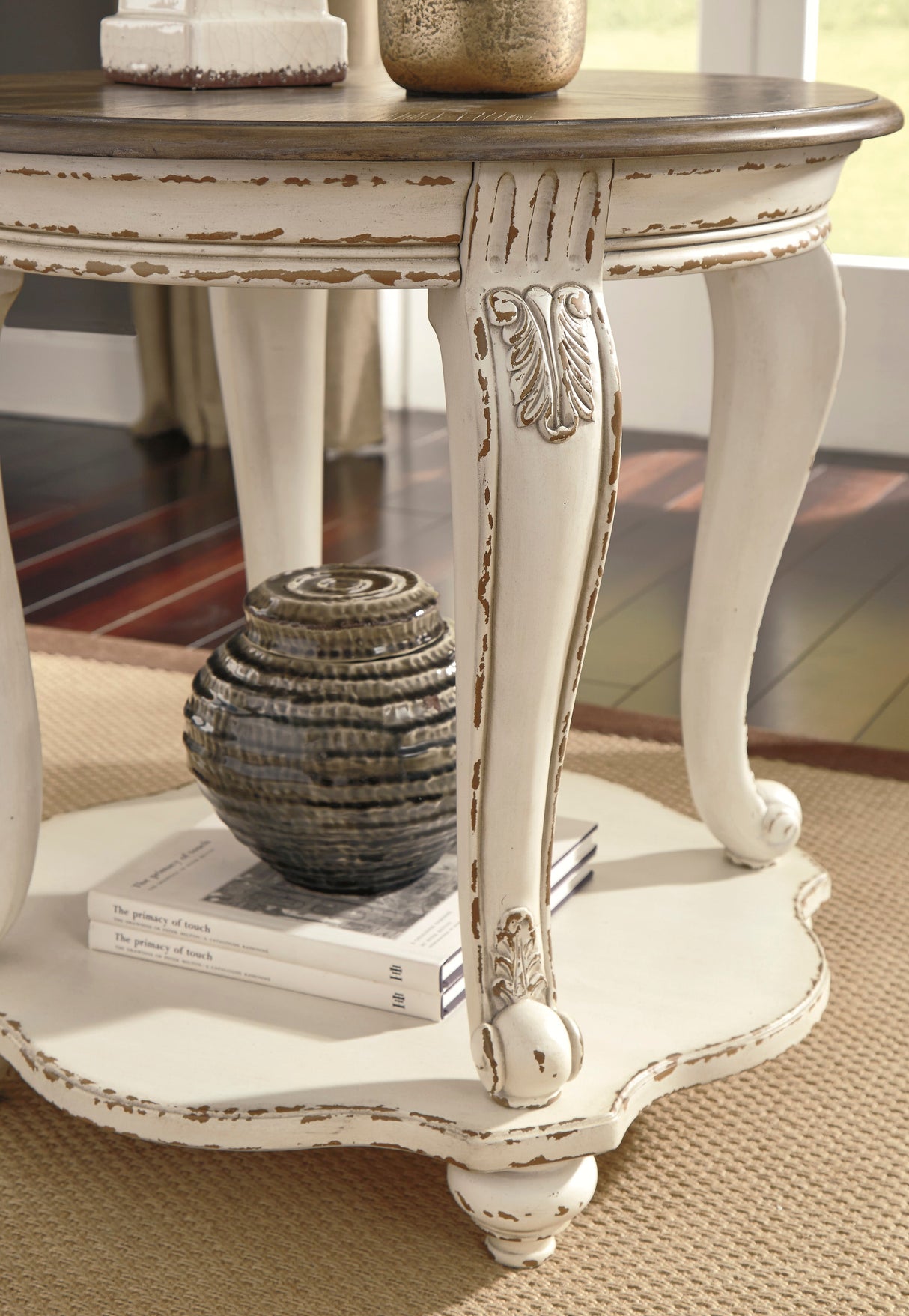 ROUND END TABLE