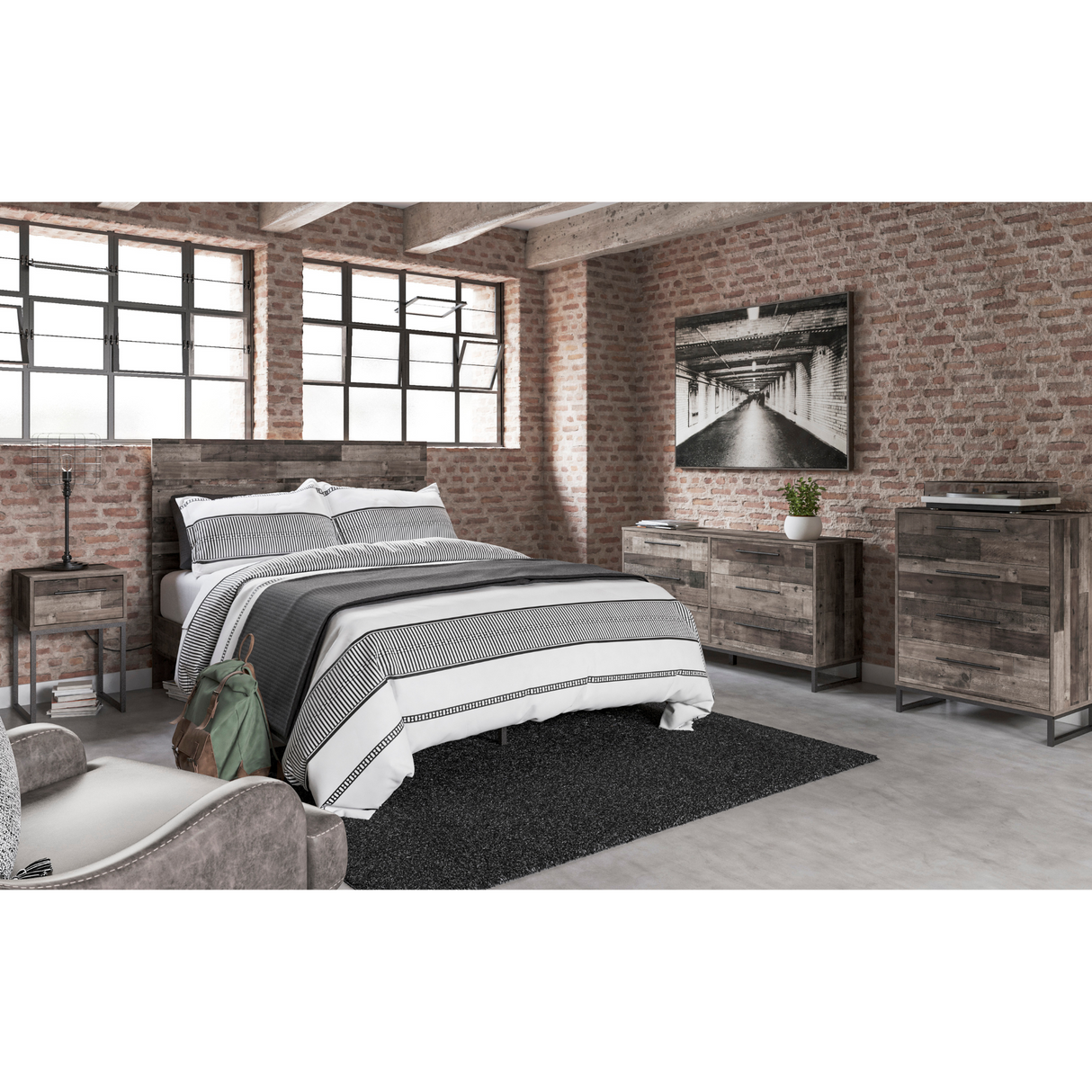 Neilsville Queen bed