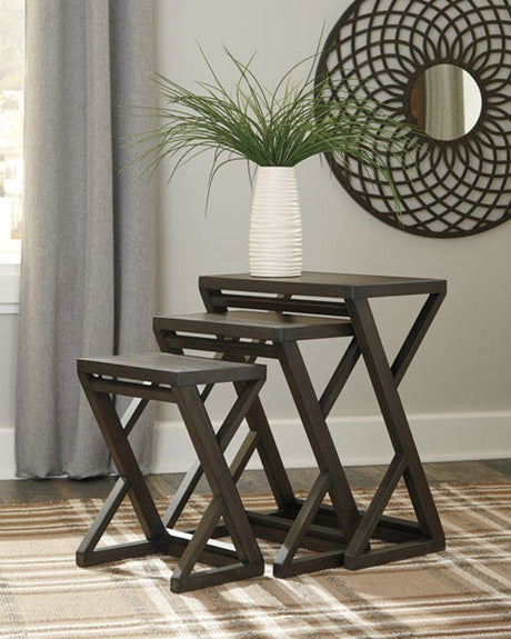 Cairnburg Accent Table (Set of 3)