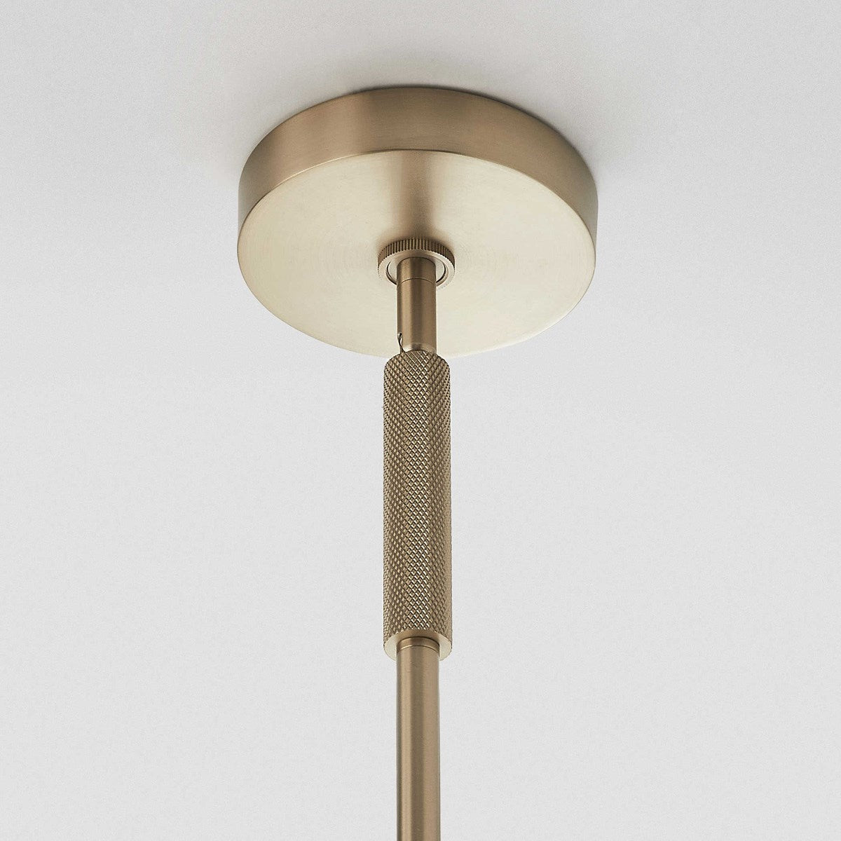 Knurl, 4 Lt Pendant